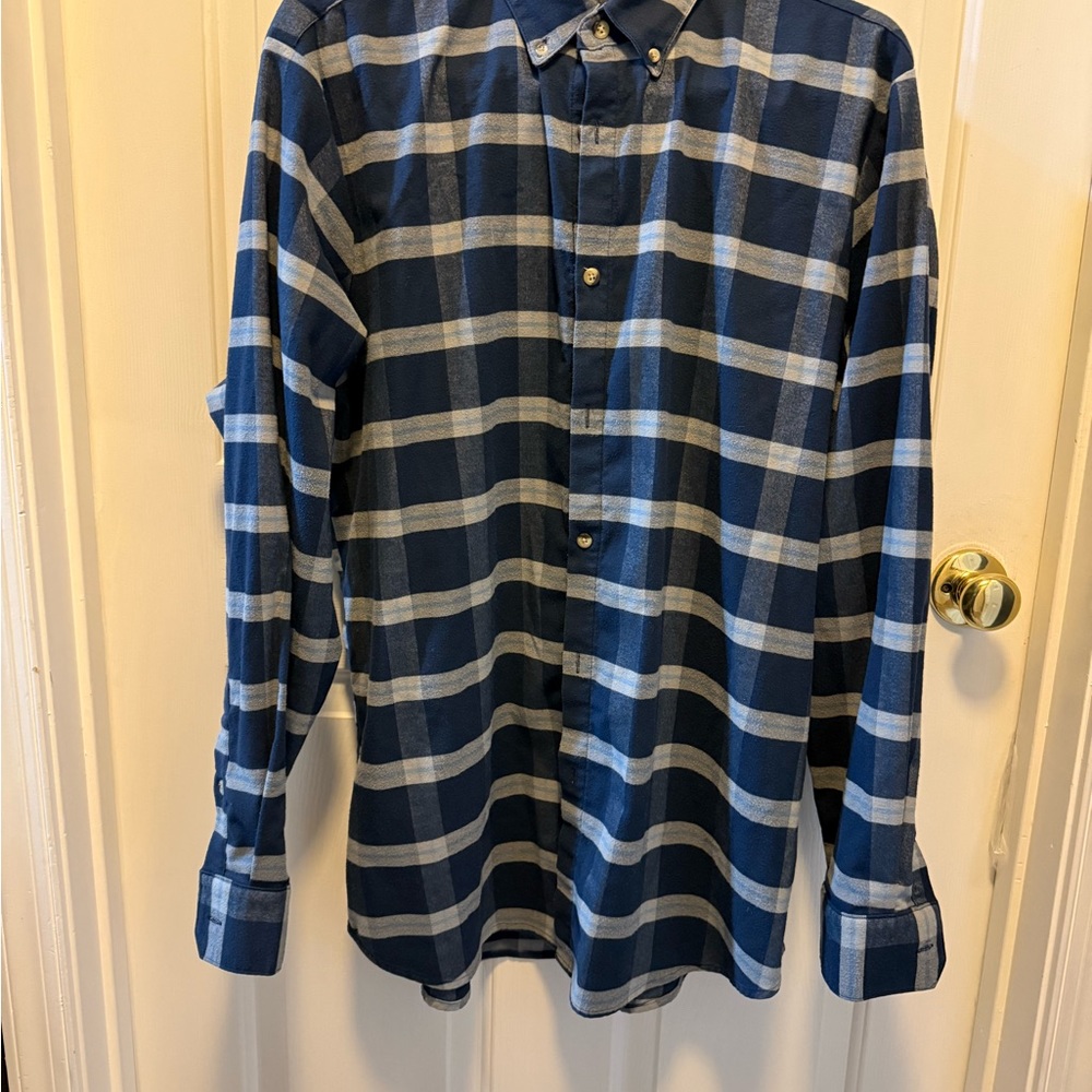Mizzen+Main Blue and White Casual Button Down Shirt